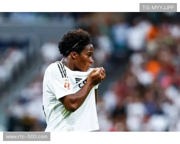 恩德里克点球命中跪地庆祝,生涯首帽瞬间引爆客场球迷 恩德里克点球命中跪地庆祝,生涯首帽瞬间引爆客场球迷