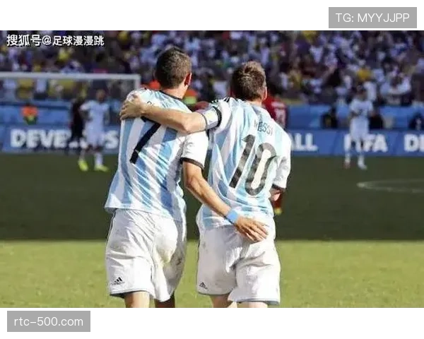 花絮：迈阿密F1赛场边，贝克汉姆与詹姆斯同框观战